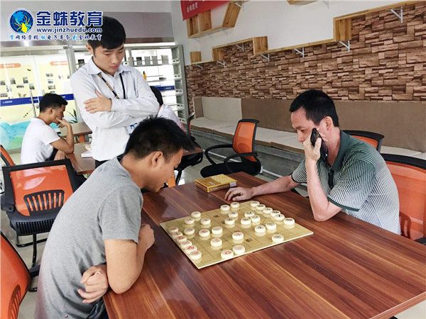 热烈祝贺金蛛教育棋类比赛顺利举行